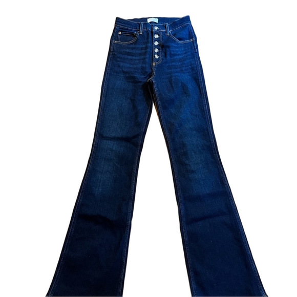 Boyish “Ricky” flares in blue steel - Picture 5 of 6